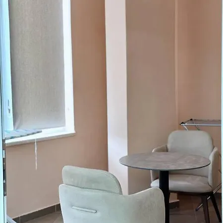 Aem 1 Bedroom Apt #4
