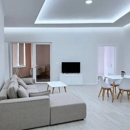 Aem 1 Bedroom Apt #4 דירה גולם