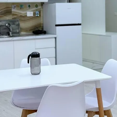 Aem 1 Bedroom Apt #4 *